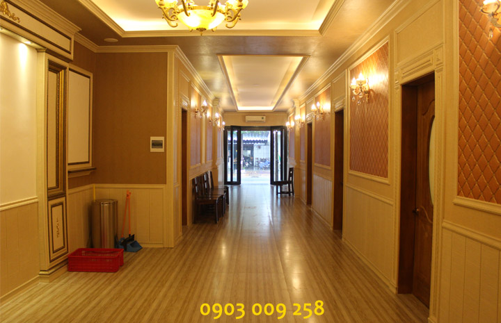 tam op tuong nhua ps cho phong khach